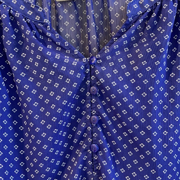 Liz Claiborne blue sheer blouse with cami petite - Picture 3 of 5